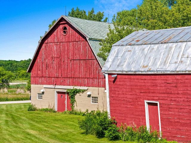 6104 BADER ROAD, Luxemburg, WI 54217
