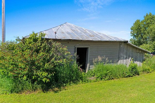 6104 BADER ROAD, Luxemburg, WI 54217