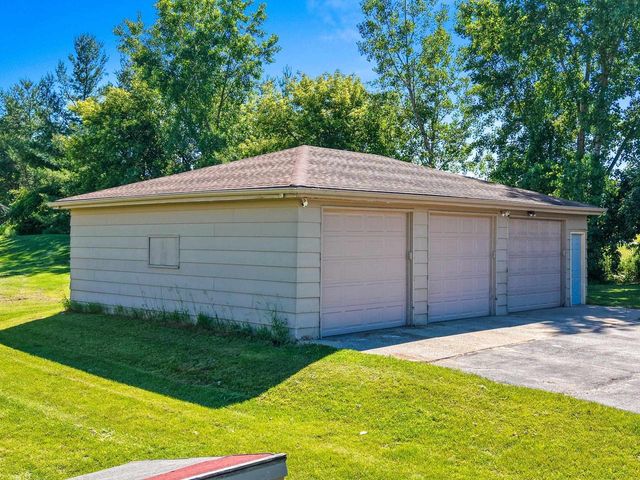 6104 BADER ROAD, Luxemburg, WI 54217