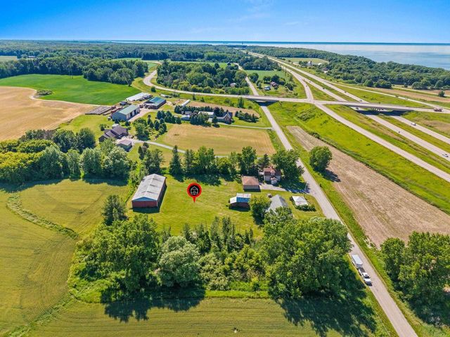 6104 BADER ROAD, Luxemburg, WI 54217