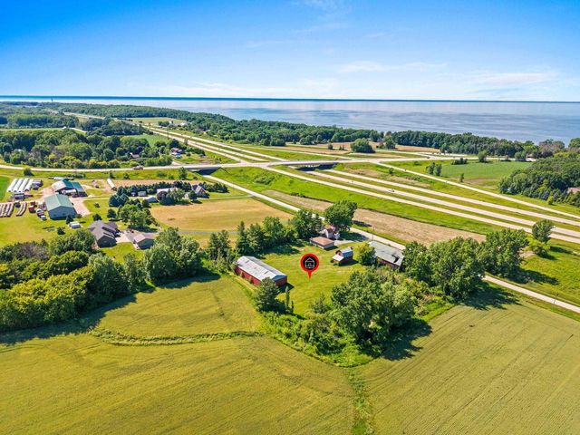 6104 BADER ROAD, Luxemburg, WI 54217