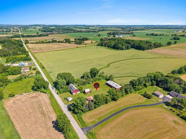 6104 BADER ROAD, Luxemburg, WI 54217