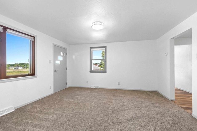 6104 BADER ROAD, Luxemburg, WI 54217