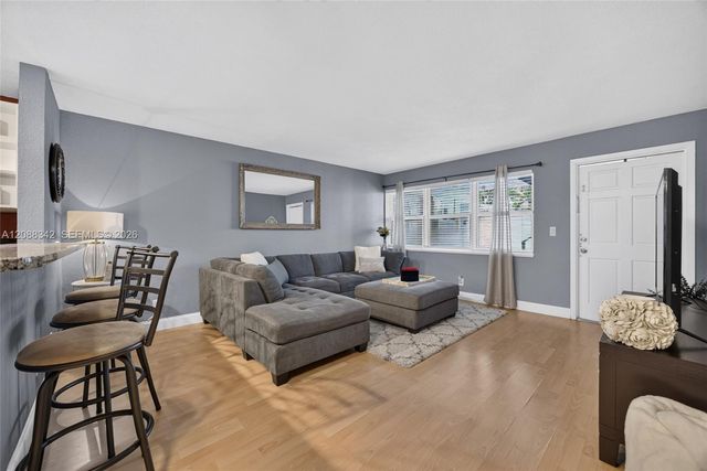 2715 NE 49th Street 103, Fort Lauderdale, FL 33308