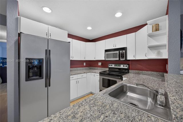 2715 NE 49th Street 103, Fort Lauderdale, FL 33308