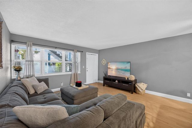 2715 NE 49th Street 103, Fort Lauderdale, FL 33308