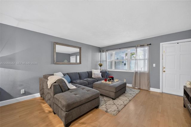 2715 NE 49th Street 103, Fort Lauderdale, FL 33308