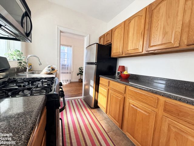 8510 34th Ave Apt 421, New York City, NY 11372