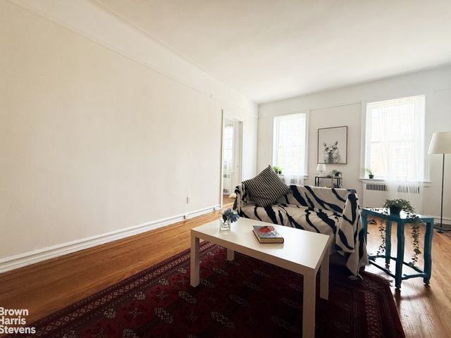 8510 34th Ave Apt 421, New York City, NY 11372