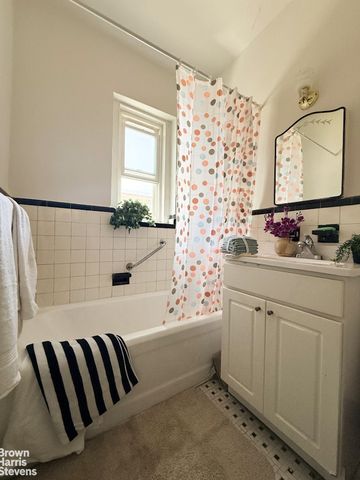8510 34th Ave Apt 421, New York City, NY 11372