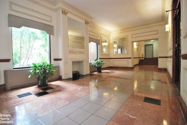 8510 34th Ave Apt 421, New York City, NY 11372