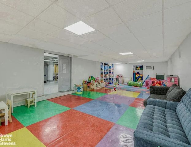 8510 34th Ave Apt 421, New York City, NY 11372