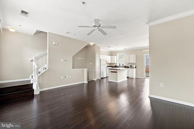 21790 DRAGONS GREEN SQ, Ashburn, VA 20147