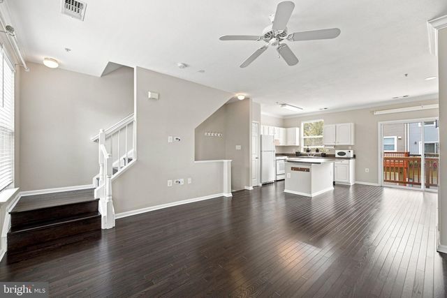 21790 DRAGONS GREEN SQ, Ashburn, VA 20147