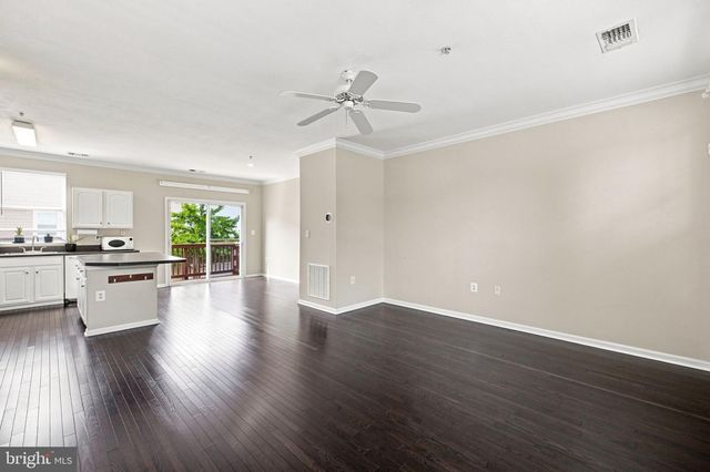 21790 DRAGONS GREEN SQ, Ashburn, VA 20147
