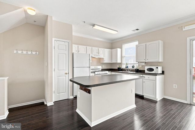 21790 DRAGONS GREEN SQ, Ashburn, VA 20147
