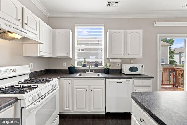 21790 DRAGONS GREEN SQ, Ashburn, VA 20147