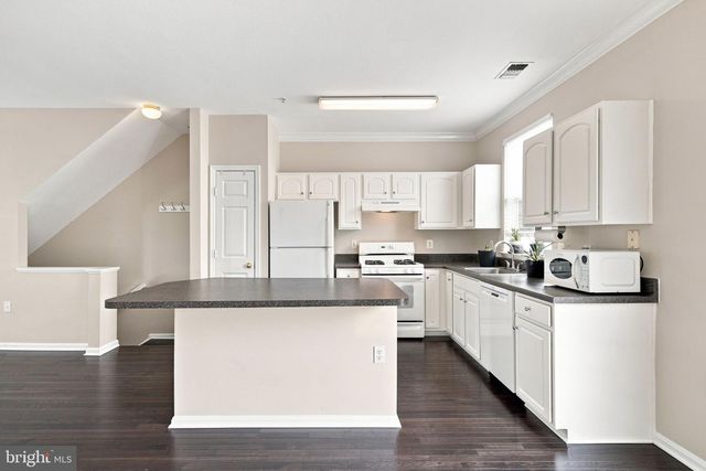 21790 DRAGONS GREEN SQ, Ashburn, VA 20147