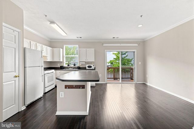 21790 DRAGONS GREEN SQ, Ashburn, VA 20147