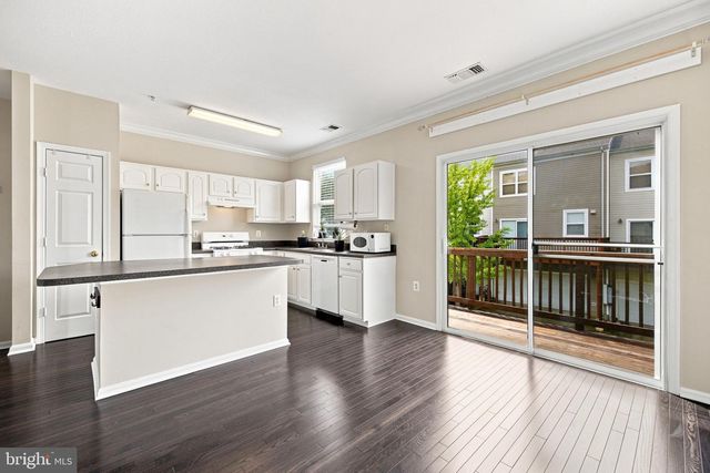 21790 DRAGONS GREEN SQ, Ashburn, VA 20147