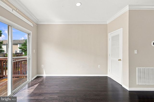 21790 DRAGONS GREEN SQ, Ashburn, VA 20147
