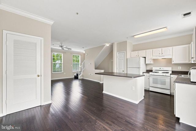 21790 DRAGONS GREEN SQ, Ashburn, VA 20147