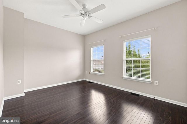 21790 DRAGONS GREEN SQ, Ashburn, VA 20147
