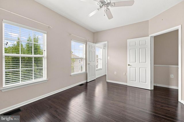 21790 DRAGONS GREEN SQ, Ashburn, VA 20147