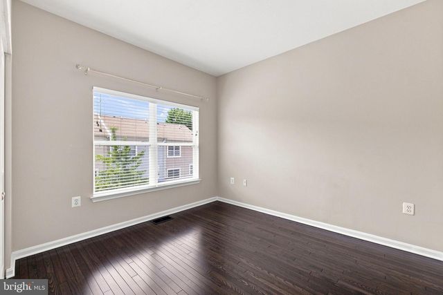 21790 DRAGONS GREEN SQ, Ashburn, VA 20147