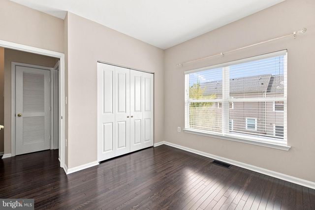 21790 DRAGONS GREEN SQ, Ashburn, VA 20147