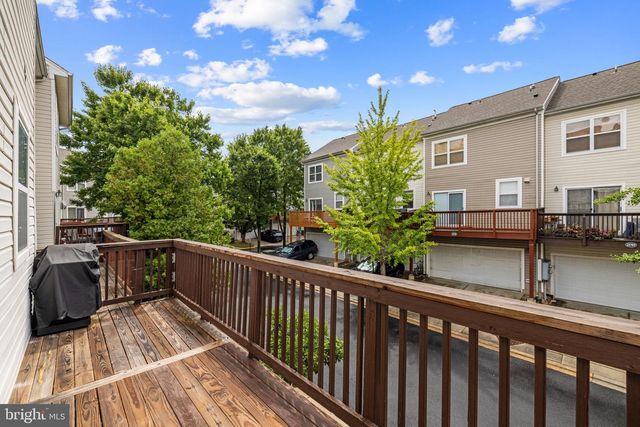 21790 DRAGONS GREEN SQ, Ashburn, VA 20147