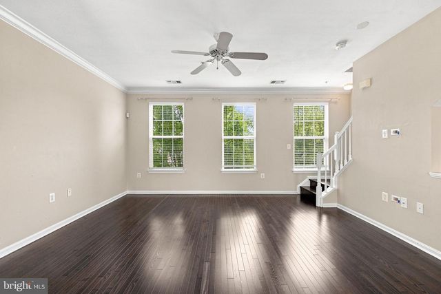 21790 DRAGONS GREEN SQ, Ashburn, VA 20147