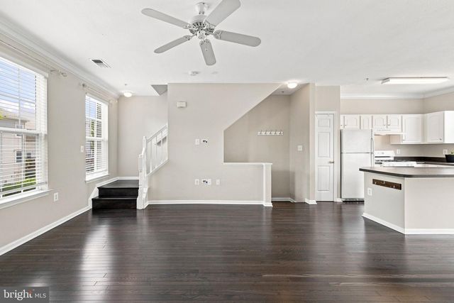 21790 DRAGONS GREEN SQ, Ashburn, VA 20147