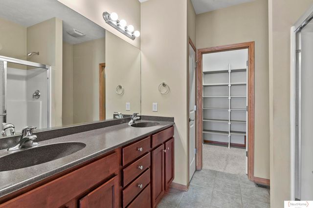 7683 Phares Drive, Lincoln, NE 68516