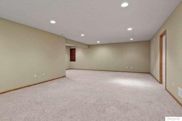 7683 Phares Drive, Lincoln, NE 68516