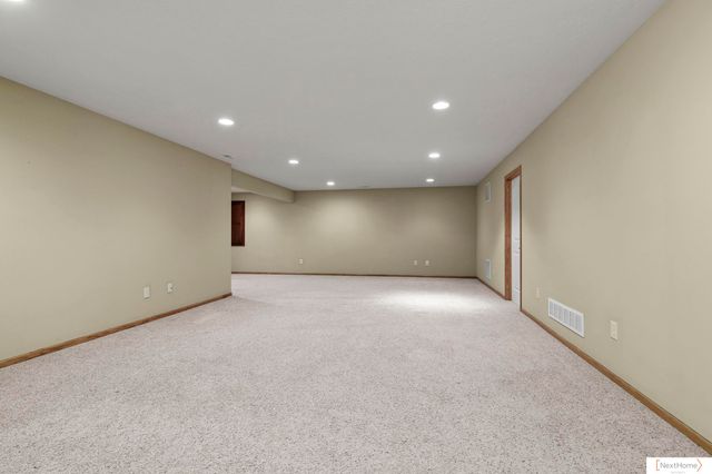 7683 Phares Drive, Lincoln, NE 68516