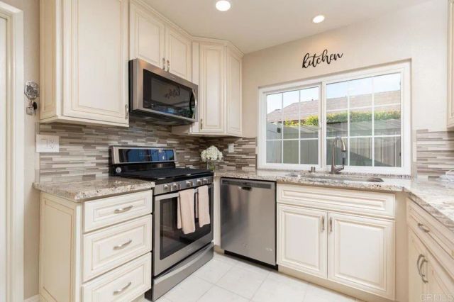 9649 Derald Rd, Santee, CA 92071