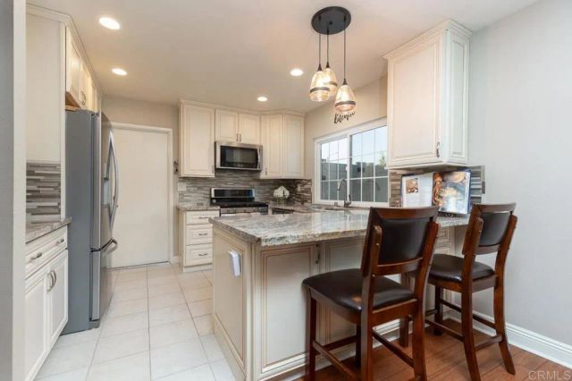 9649 Derald Rd, Santee, CA 92071