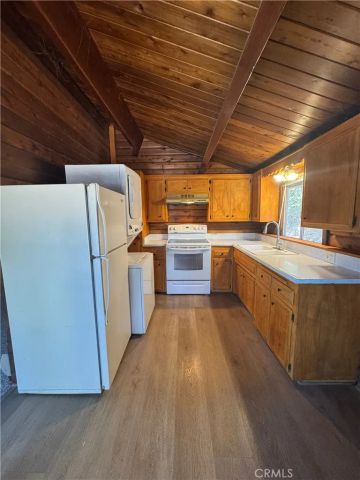 31690 Panorama, Running Springs, CA 92382