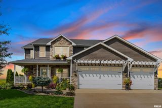 26 Blackstone Circle, Le Claire, IA 52753