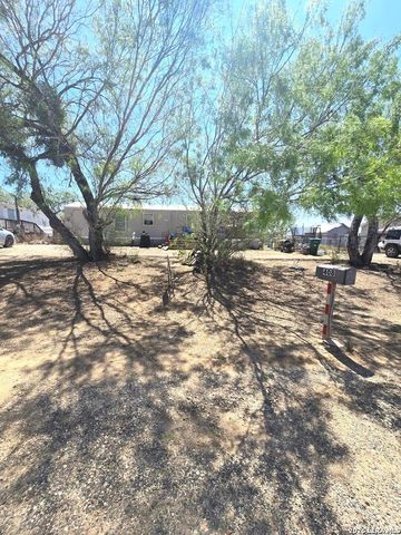 408 HICKORY ST, Jourdanton, TX 78026