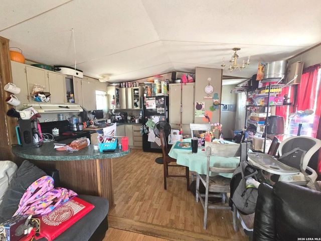 408 HICKORY ST, Jourdanton, TX 78026