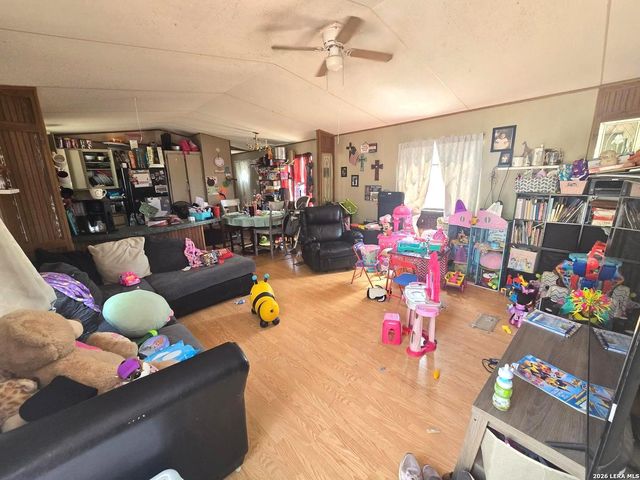 408 HICKORY ST, Jourdanton, TX 78026