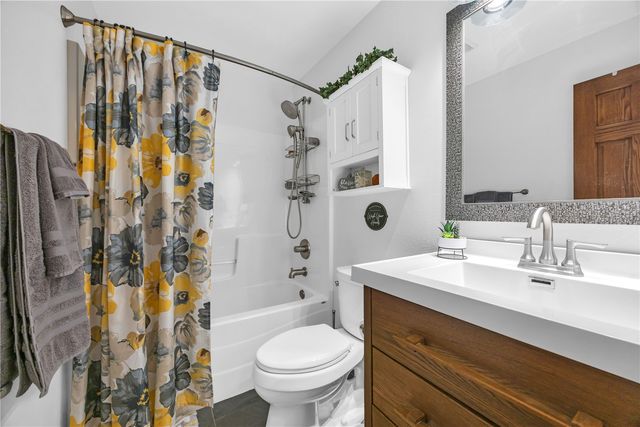 1307 18th SW, Cedar Rapids, IA 52404