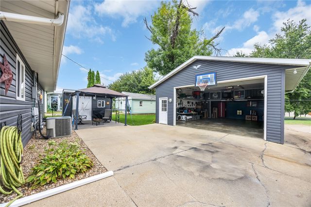 1307 18th SW, Cedar Rapids, IA 52404
