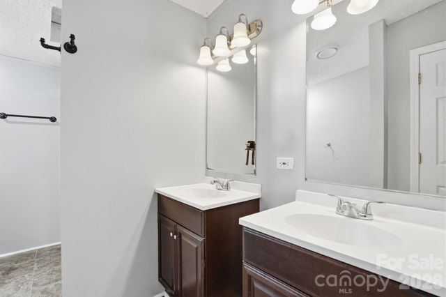 605 Ridgewood Court, Mount Holly, NC 28120