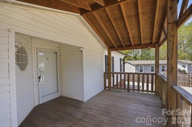 605 Ridgewood Court, Mount Holly, NC 28120