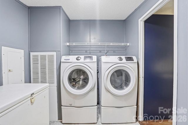 605 Ridgewood Court, Mount Holly, NC 28120