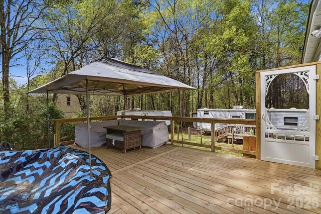 605 Ridgewood Court, Mount Holly, NC 28120