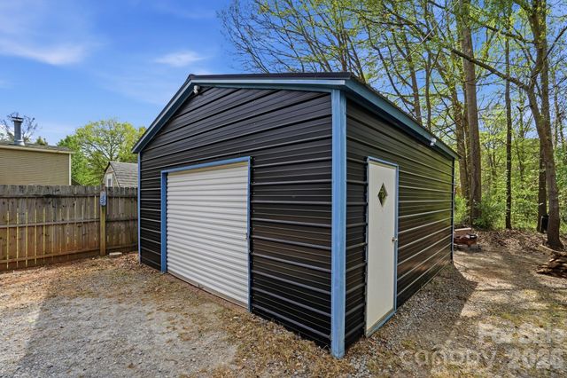 605 Ridgewood Court, Mount Holly, NC 28120